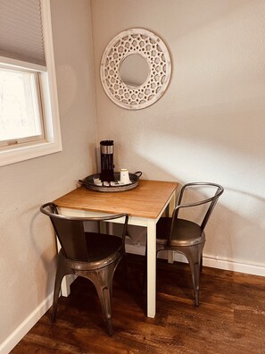 1 Schlafzimmer, individuell dekoriert, individuell eingerichtet