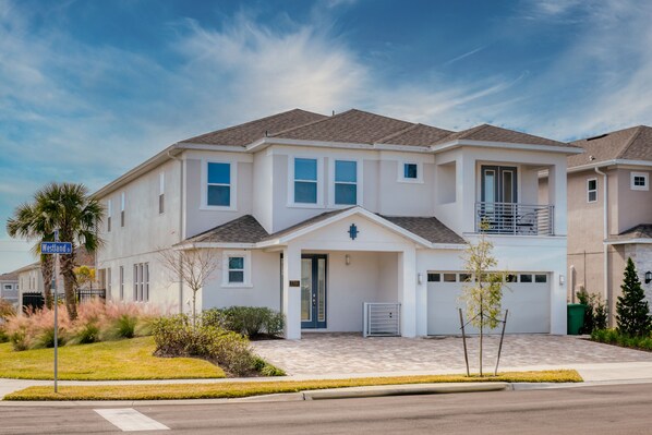 Exterior - Encore Luxe 9 BR, Home Theater, Private Pool & Spa (Four Corners)