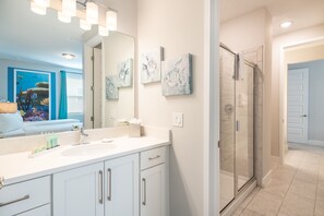 Shower, hair dryer, bidet, towels - Encore Luxe 9 BR, Home Theater, Private Pool & Spa (Four Corners)