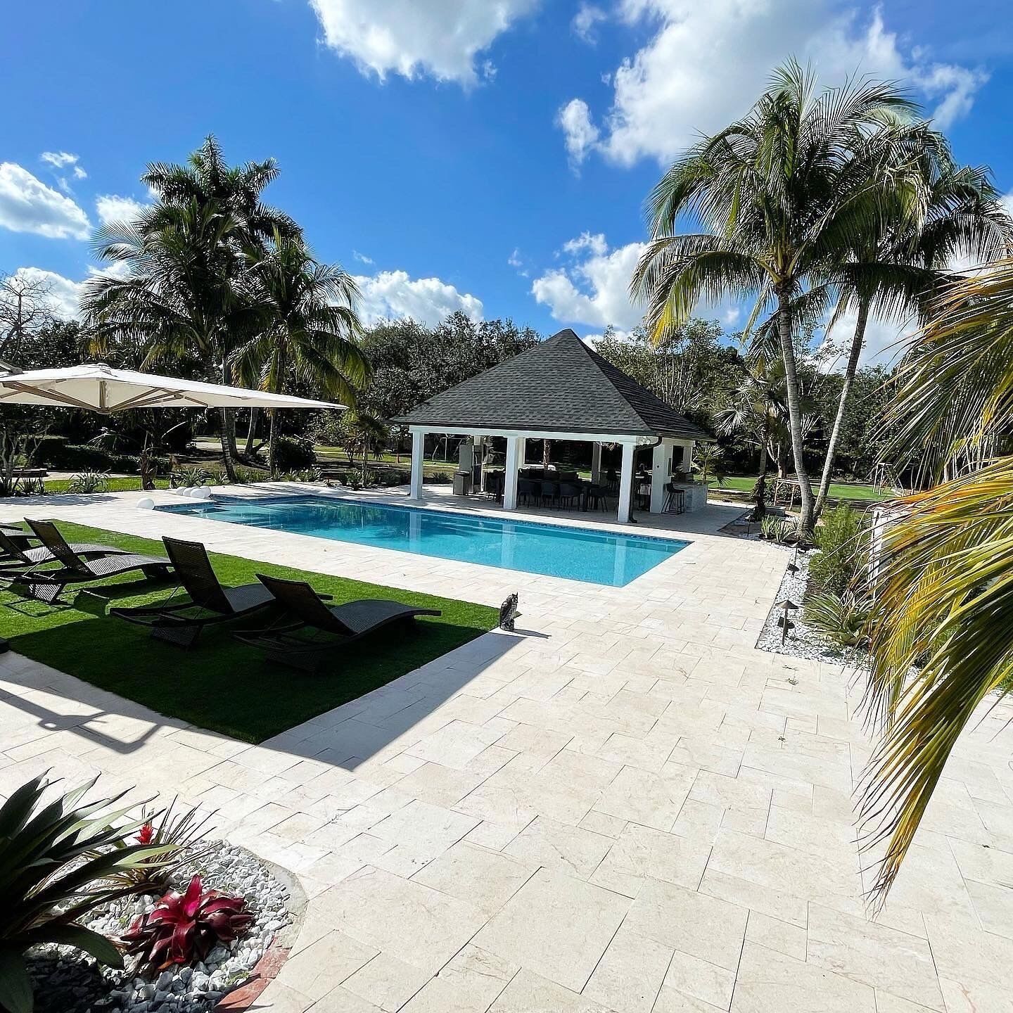 Modern and luxury 5 acres farm house in Miami Fl.