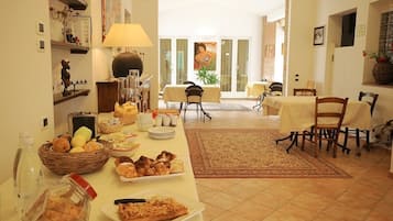 Daily buffet breakfast for a fee