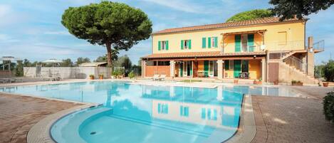 Seasonal outdoor pool