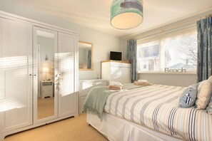 3 bedrooms, individually decorated, individually furnished, free WiFi - Stones Throw (Chathill)