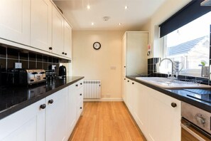 Fridge, dishwasher, cookware/dishes/utensils - Stones Throw (Chathill)