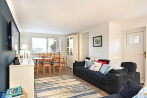 DVD player - Stones Throw (Chathill)