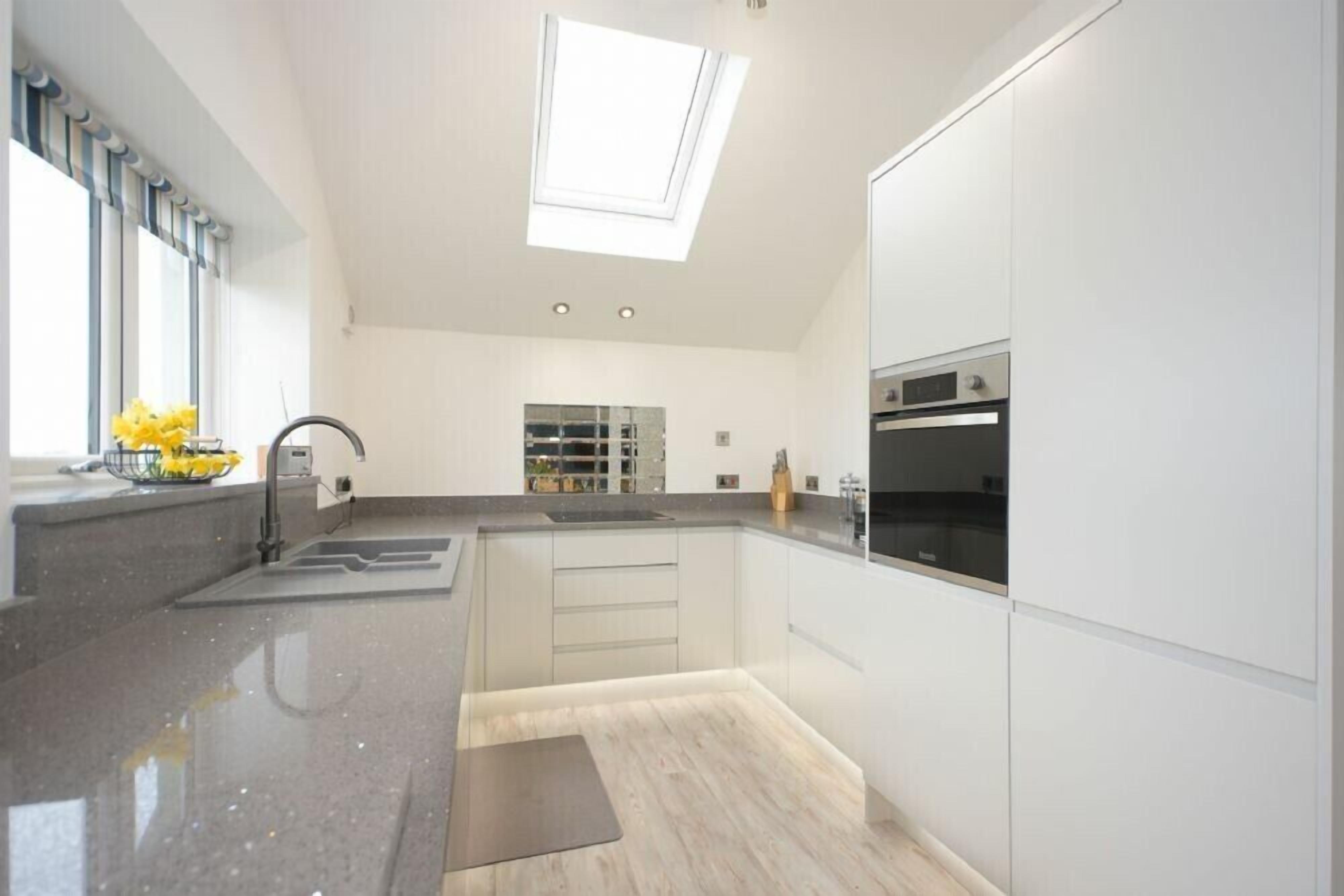 Fridge, cookware/dishes/utensils