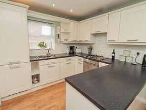 Cottage | Private kitchen | Fridge, dishwasher, cookware/dishes/utensils - Sugar Sands (Alnwick)