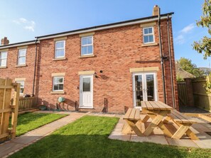Cottage | Outdoor dining - Sugar Sands (Alnwick)