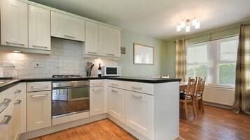 Fridge, dishwasher, cookware/dishes/utensils