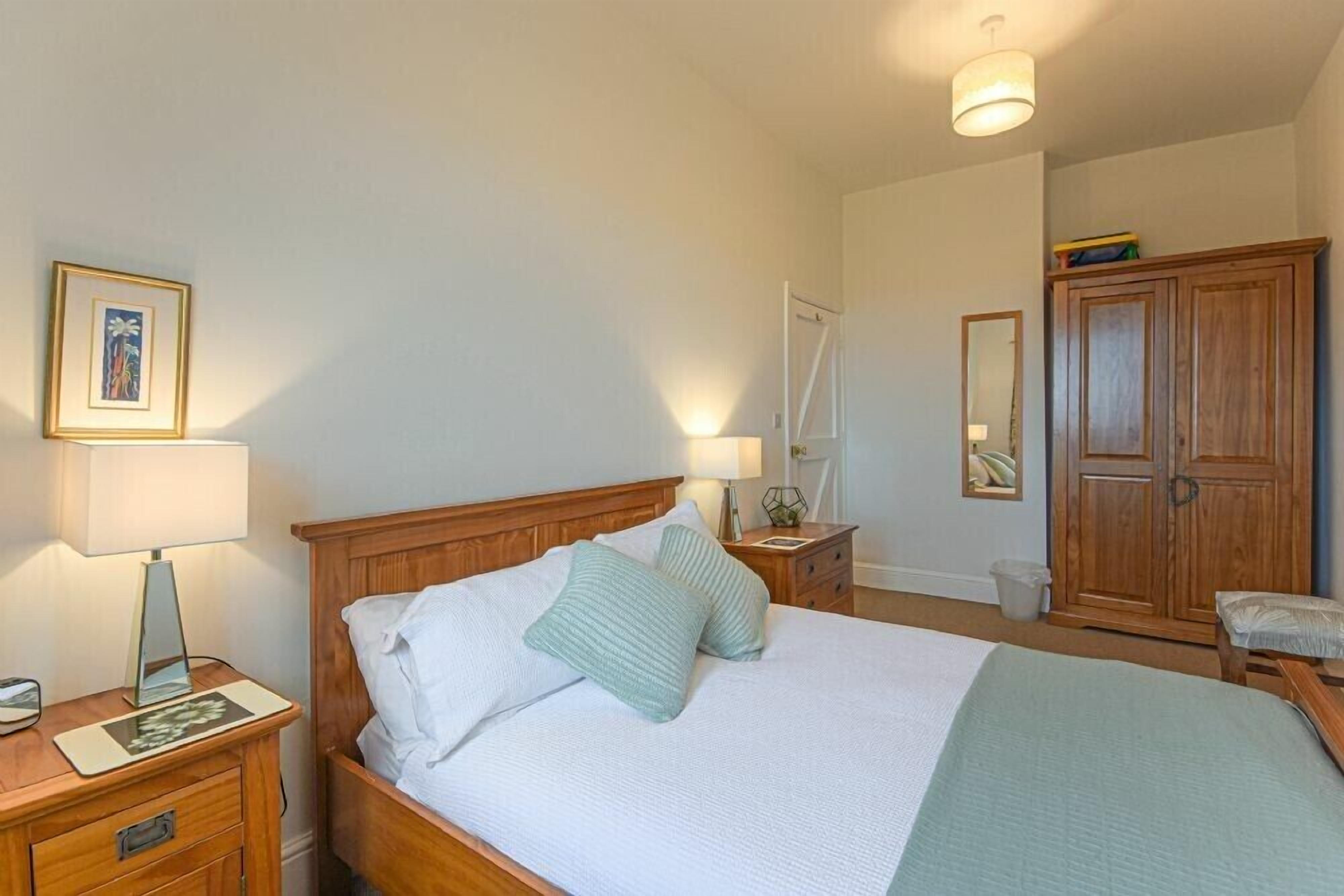 2 عدّة غرف نوم وبديكورات فريدة لكل غرفة وطراز فريد لكل وحدة