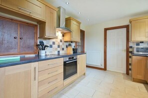 Fridge, dishwasher, cookware/dishes/utensils - Smithy Court (Alnwick)