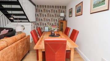 Cottage | Dining