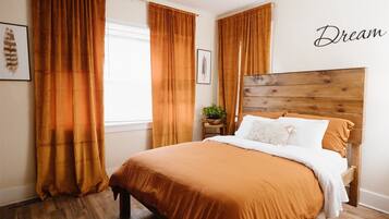 1 bedroom, desk, iron/ironing board, WiFi (free)