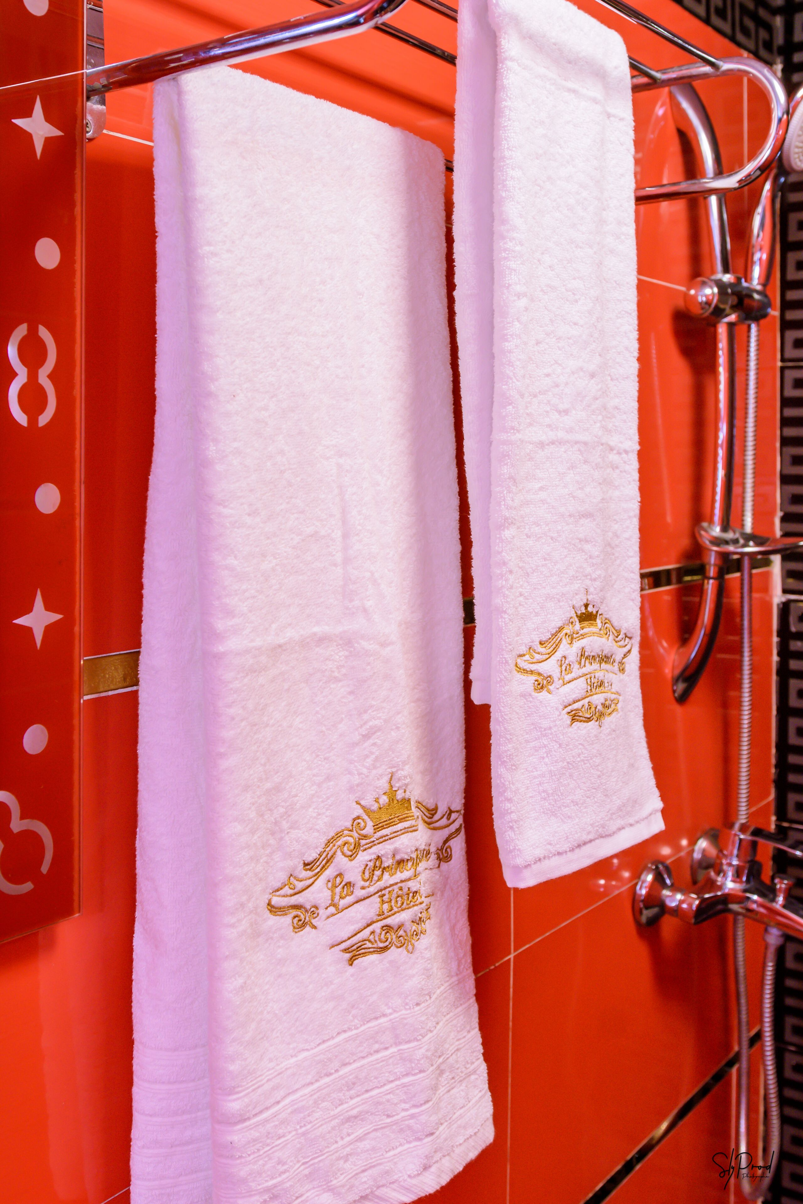 premium double room | bathroom | towels