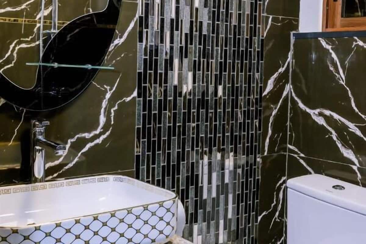 royal room | bathroom | towels