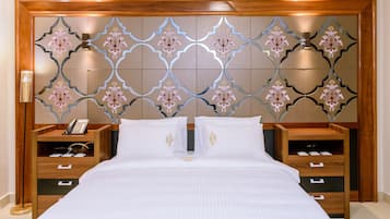 Kamar Royal | Minibar dan didekorasi berbeda-beda