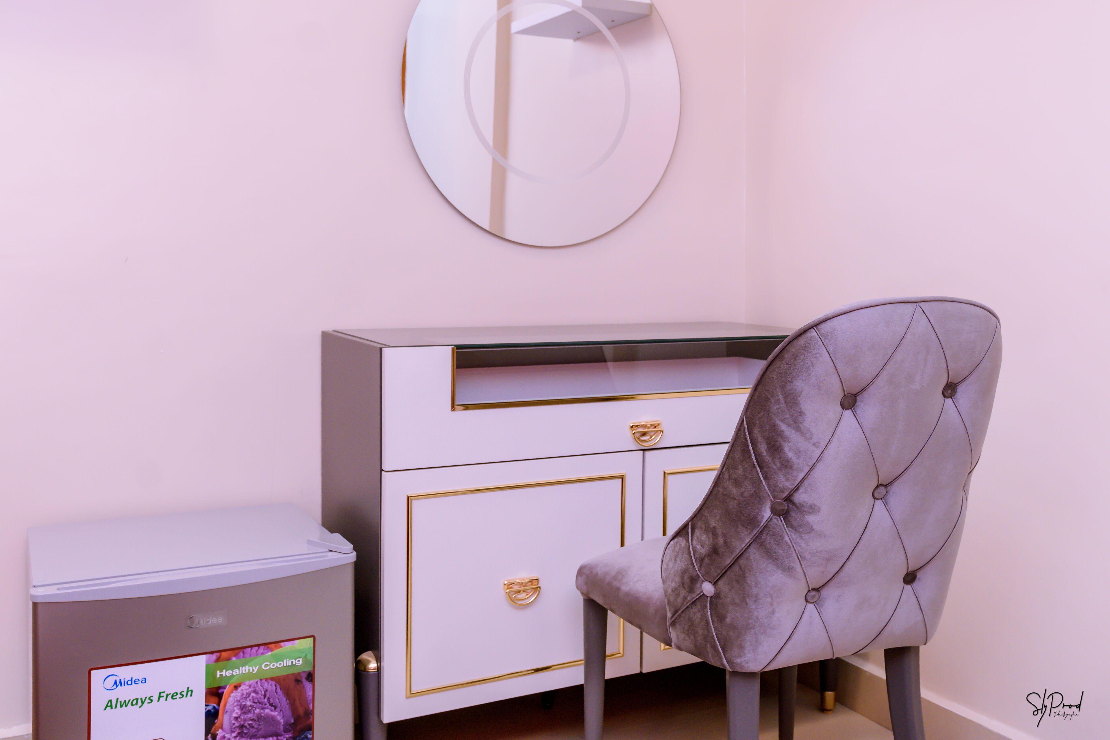 premium double room | minibar, individually decorated, individually furnished, desk