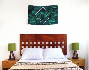 2 habitaciones, escritorio, tabla de planchar con plancha y wifi