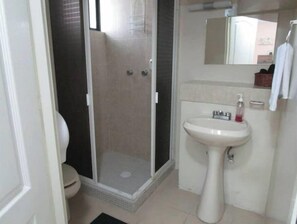 Shower, free toiletries
