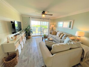 TV, foosball - Southern Tide at Sound of the Sea-Views, Poolside Relaxation, Steps to the Beach (Emerald Isle)