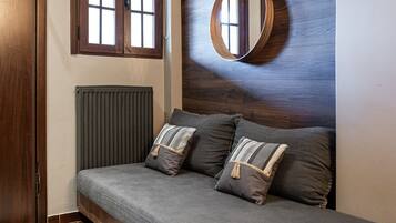 1 bedroom, in-room safe, free WiFi, bed sheets