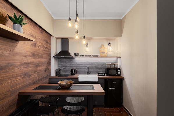 Fridge, microwave, stovetop, coffee/tea maker