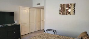 4 Schlafzimmer, Schreibtisch, WLAN