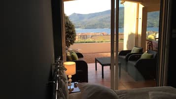 3 habitaciones, tabla de planchar con plancha, cuna de viaje y wifi