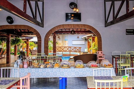 Free daily continental breakfast . Pousada Sete Mares