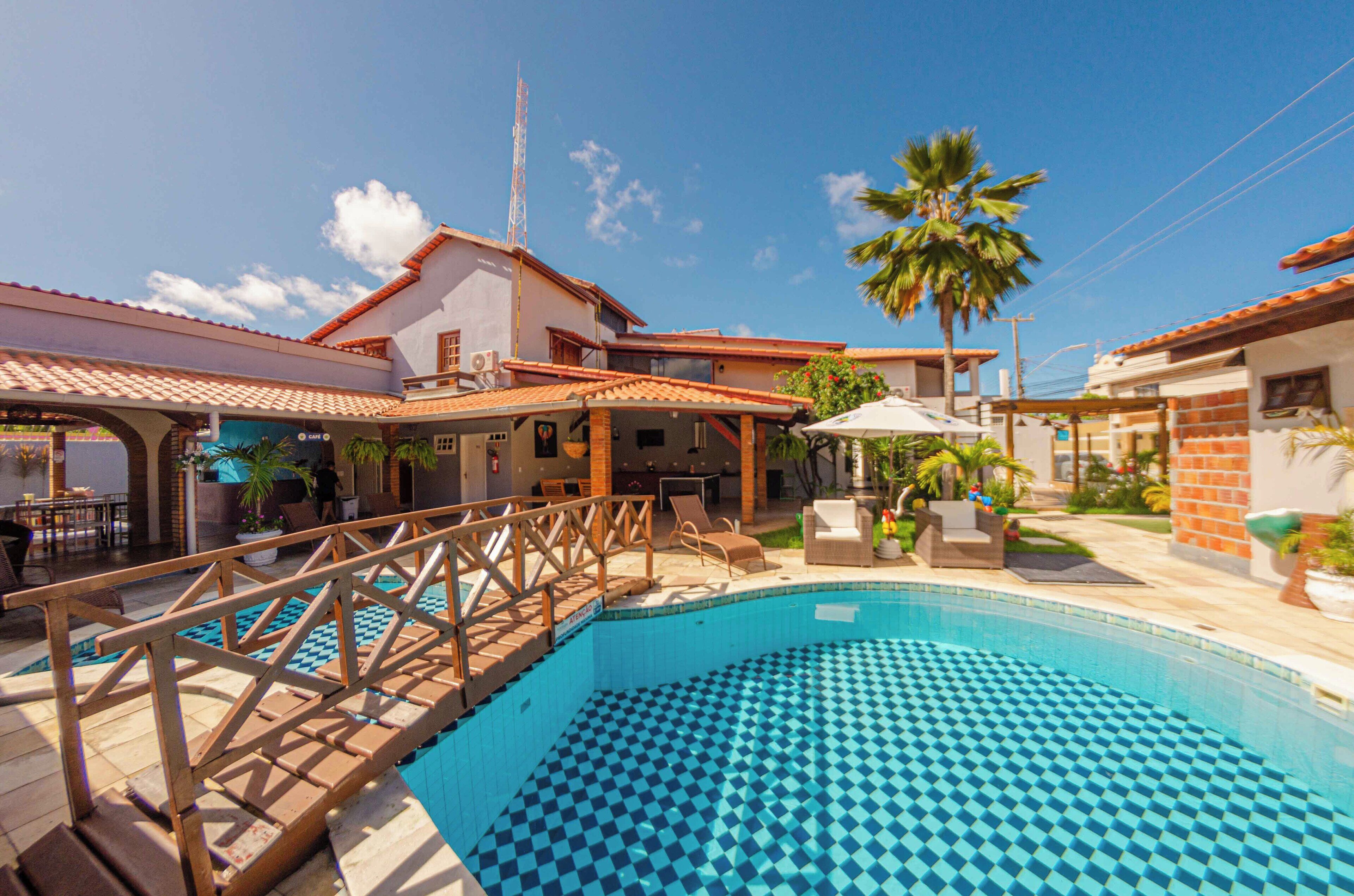 2 つの屋外プール