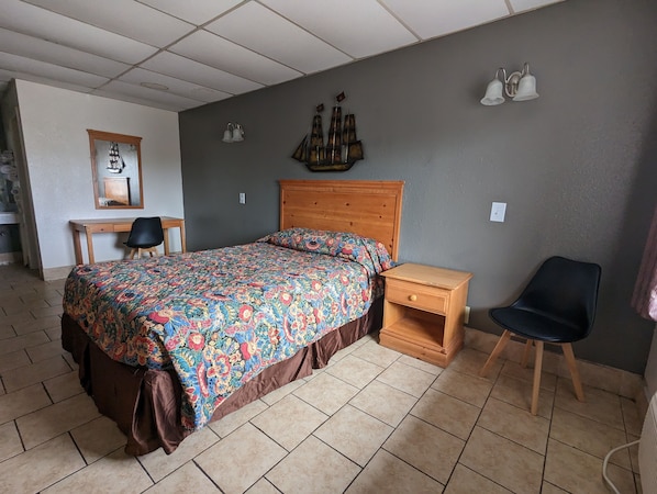 Yhden hengen deluxe-huone, 1 keskisuuri parisänky, tupakointi kielletty | Ilmainen Wi-Fi, vuodevaatteet