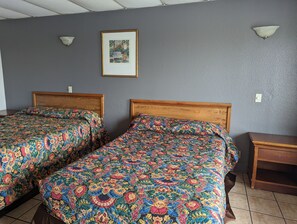 Free WiFi, bed sheets - Austin Motor Inn (Austin)