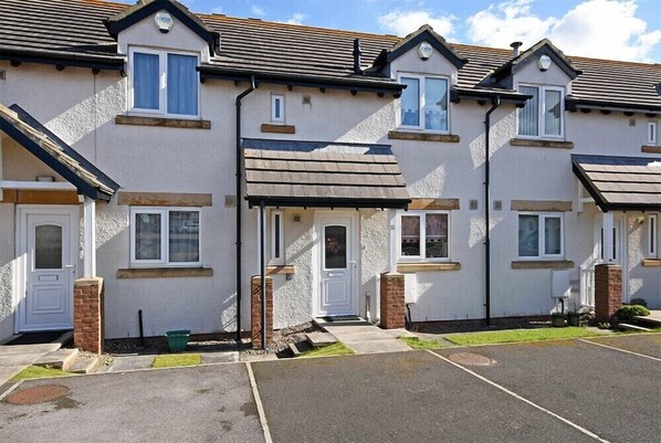 Exterior - Ahoy (Seahouses)