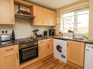 Cottage | Private kitchen | Fridge, cookware/dishes/utensils - Ahoy (Seahouses)