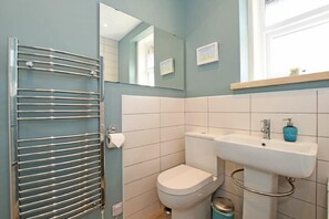Bathroom - Cladach Cottage (Seahouses)