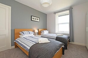 3 bedrooms, individually decorated, individually furnished, free WiFi - Cladach Cottage (Seahouses)