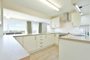 Dishwasher, cookware/dishes/utensils