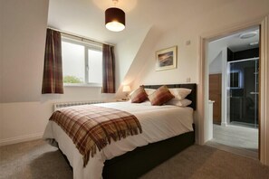 3 bedrooms, individually decorated, individually furnished, free WiFi - The Chevy (Seahouses)
