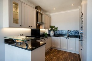 Fridge, dishwasher, cookware/dishes/utensils