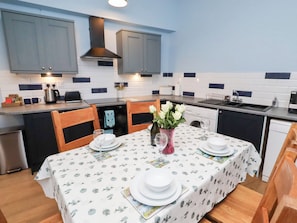 Cookware/dishes/utensils