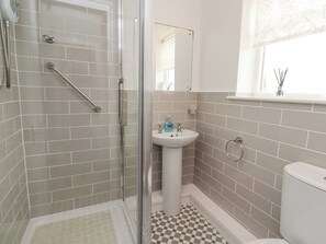 Cottage | Bathroom