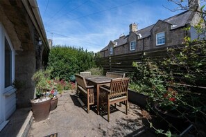 Property grounds - The Arches (Belford)