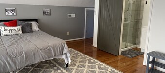 Joyful Loft! Newly renovated loft apartment! Close to Downtown and Universities!