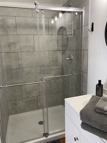 Joyful Loft! Newly renovated loft apartment! Close to Downtown and Universities!