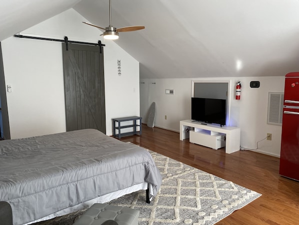 1 habitación, tabla de planchar con plancha, wifi gratis y ropa de cama 