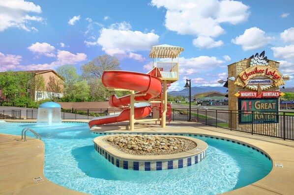 Pool - Luxury Condo in Pigeon Forge (Pigeon Forge)