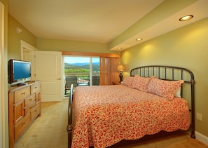2 bedrooms, iron/ironing board, WiFi, bed sheets - Luxury Condo in Pigeon Forge (Pigeon Forge)