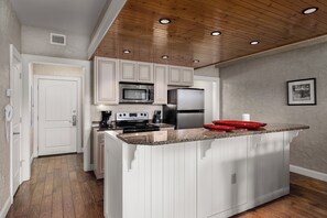 Private kitchen - Luxury Condo in Pigeon Forge (Pigeon Forge)