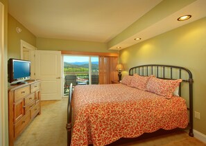 2 bedrooms, iron/ironing board, WiFi, bed sheets - Luxury Condo in Pigeon Forge (Pigeon Forge)