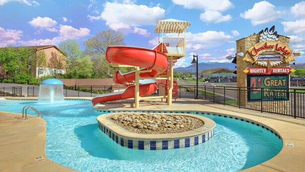 Pool - Luxury Condo in Pigeon Forge (Pigeon Forge)